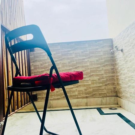 Bluo Studio5 Golf Course Road - Gym, Terrace Garden Gurgaon Exteriör bild