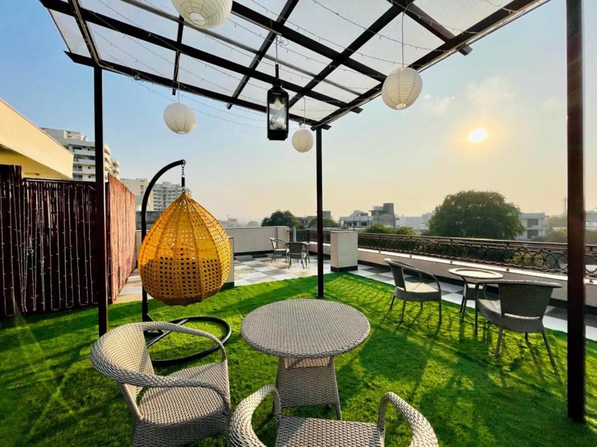 Bluo Studio5 Golf Course Road - Gym, Terrace Garden Gurgaon Exteriör bild