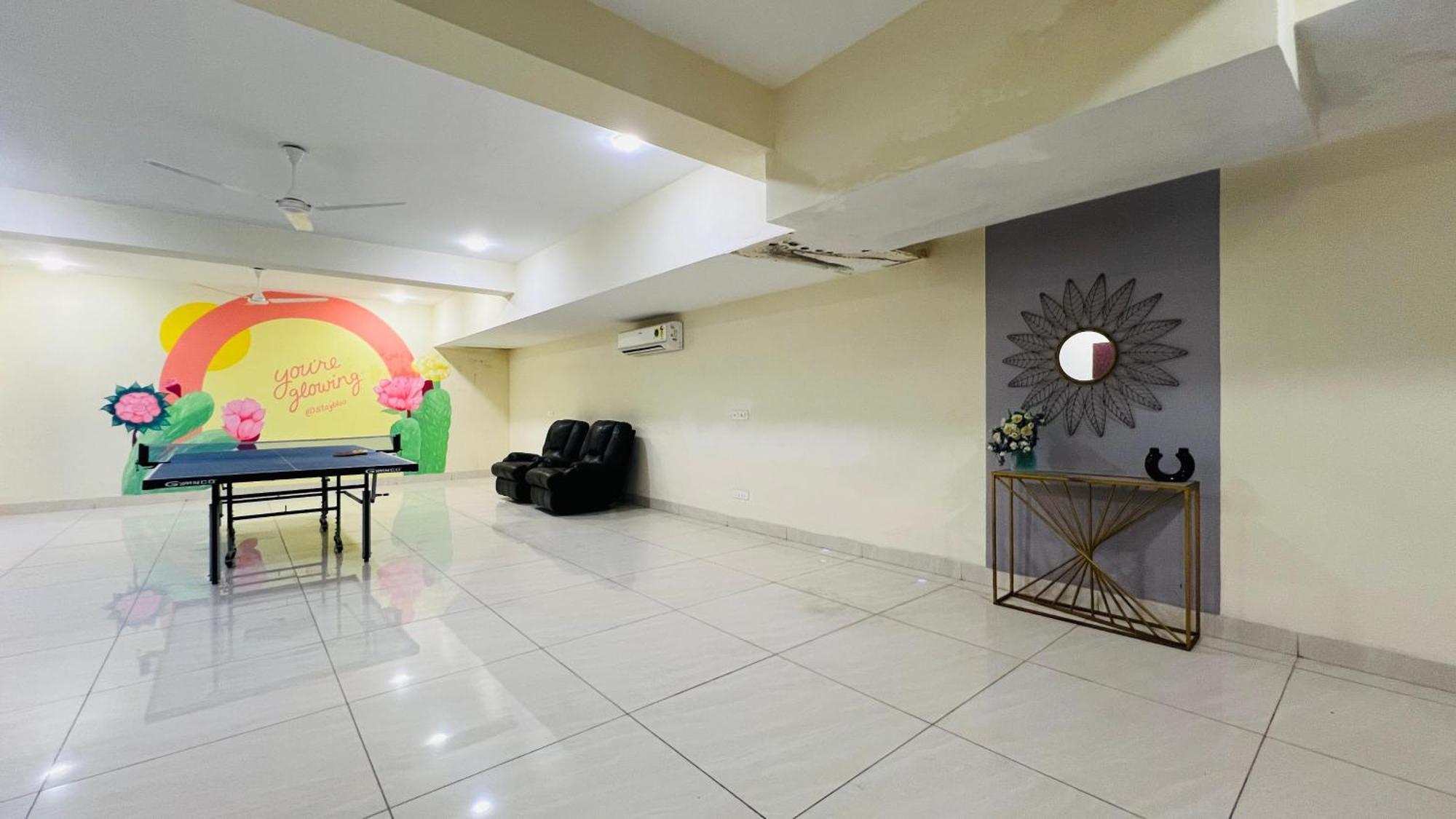 Bluo Studio5 Golf Course Road - Gym, Terrace Garden Gurgaon Exteriör bild
