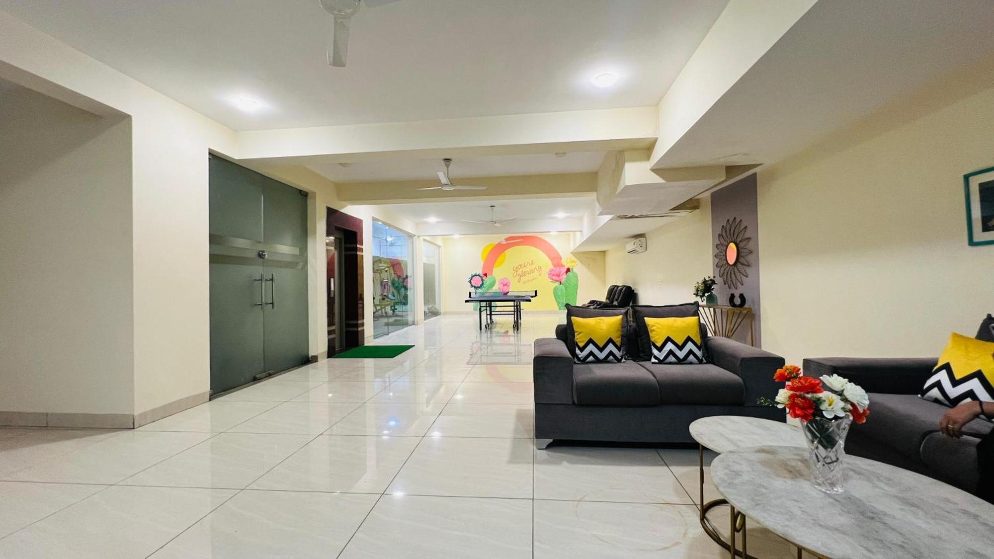 Bluo Studio5 Golf Course Road - Gym, Terrace Garden Gurgaon Exteriör bild
