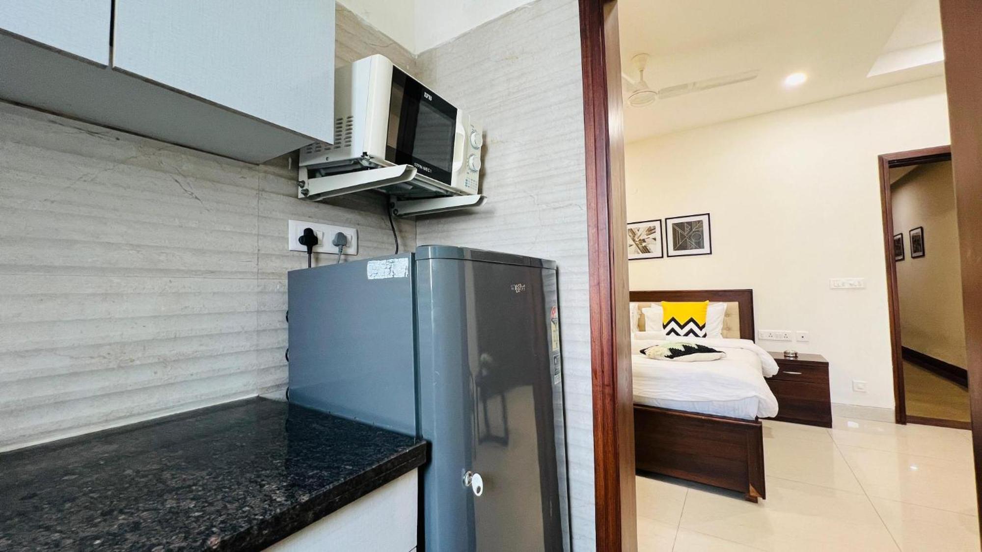 Bluo Studio5 Golf Course Road - Gym, Terrace Garden Gurgaon Exteriör bild