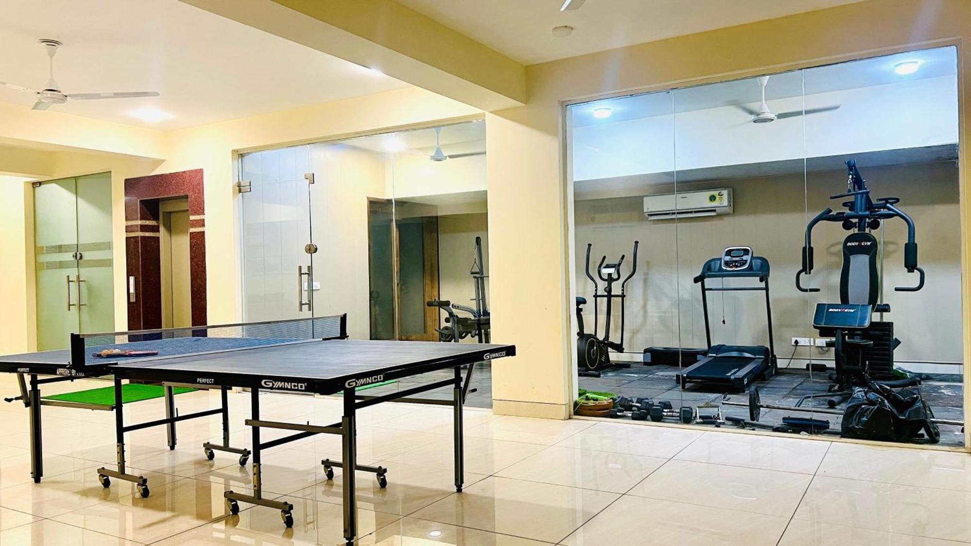 Bluo Studio5 Golf Course Road - Gym, Terrace Garden Gurgaon Exteriör bild