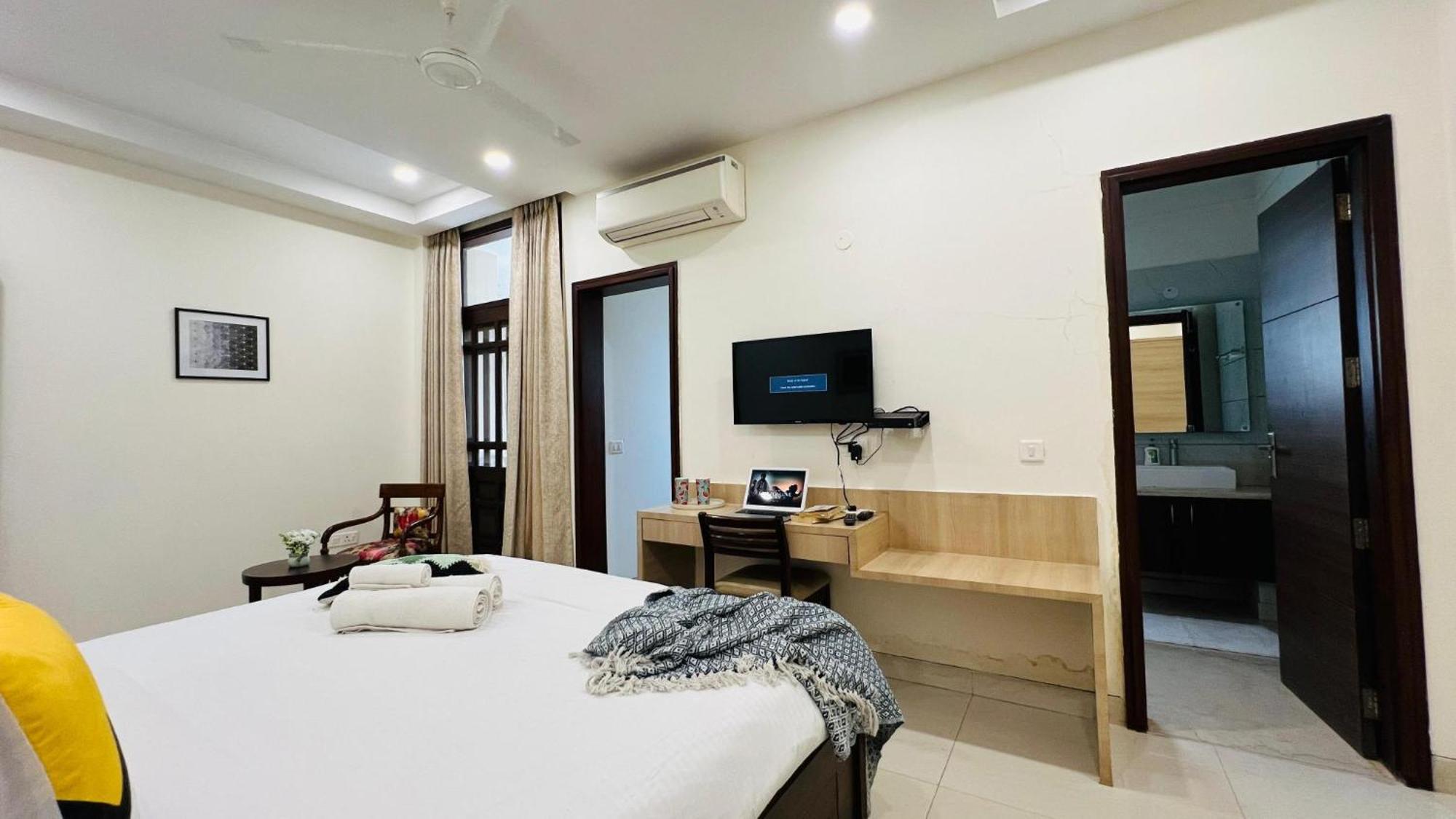 Bluo Studio5 Golf Course Road - Gym, Terrace Garden Gurgaon Exteriör bild