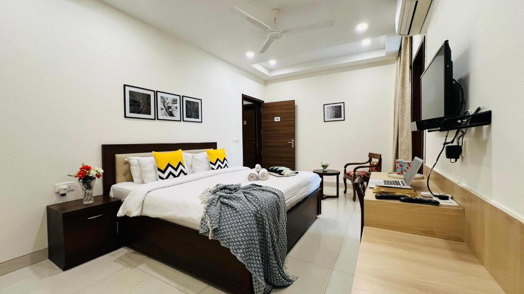 Bluo Studio5 Golf Course Road - Gym, Terrace Garden Gurgaon Exteriör bild